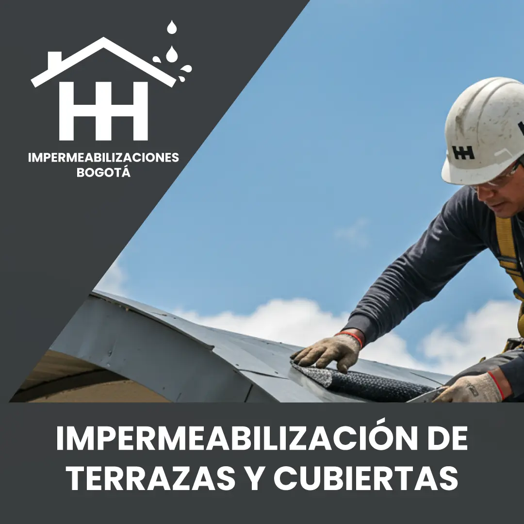 Trabajador impermeabilizando una cubierta en Fontibón